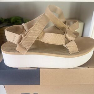 Teva Flatform Universal Sandal